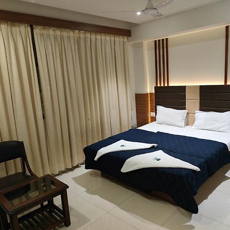 Hotel Sahyog & Rooms Surat Luaran gambar