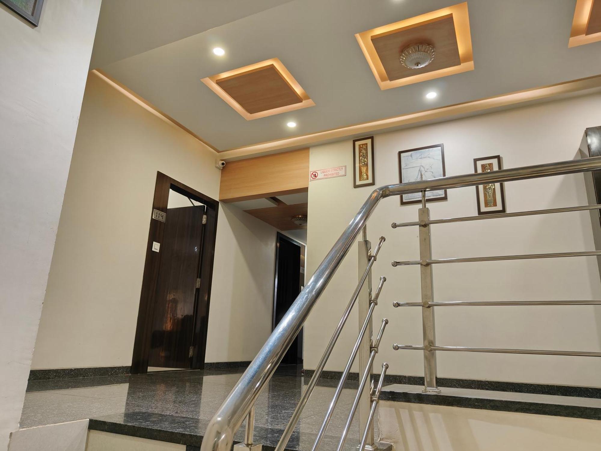 Hotel Sahyog & Rooms Surat Luaran gambar