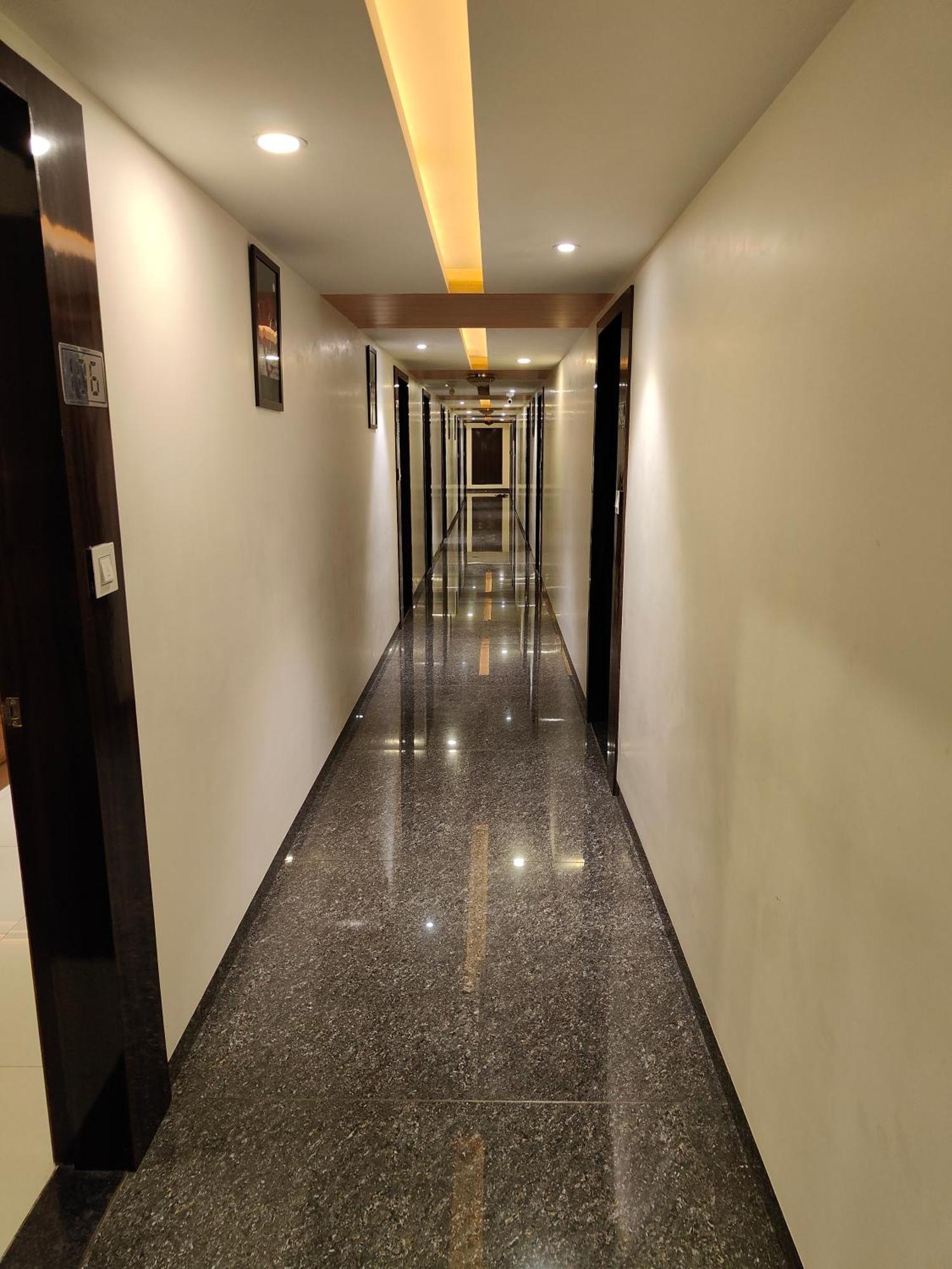Hotel Sahyog & Rooms Surat Luaran gambar