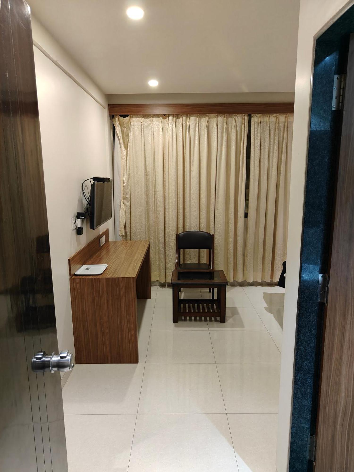 Hotel Sahyog & Rooms Surat Luaran gambar