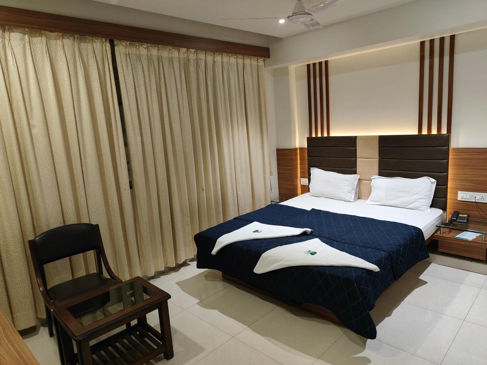 Hotel Sahyog & Rooms Surat Luaran gambar