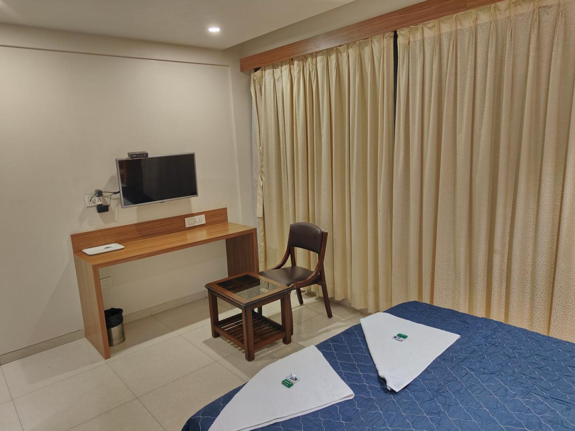 Hotel Sahyog & Rooms Surat Luaran gambar