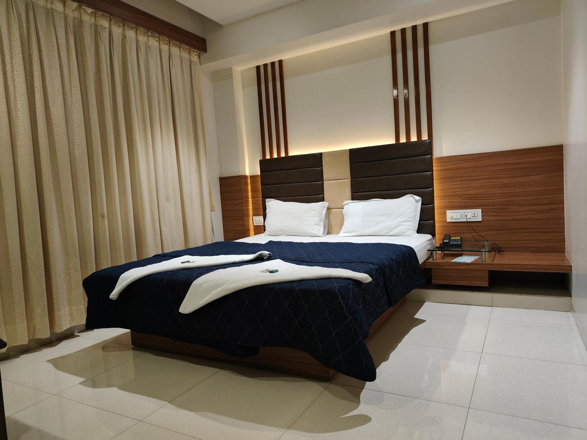Hotel Sahyog & Rooms Surat Luaran gambar
