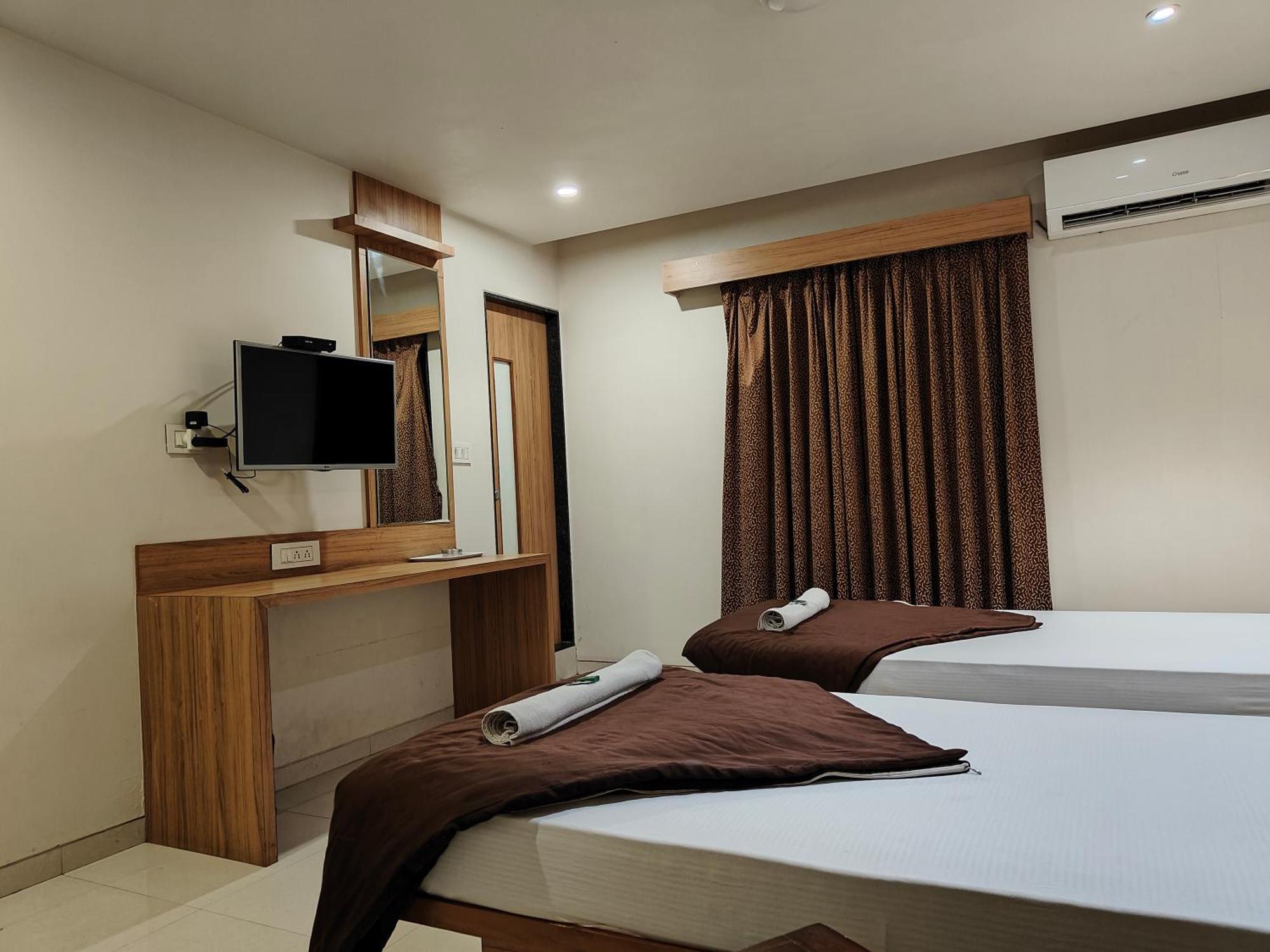 Hotel Sahyog & Rooms Surat Luaran gambar