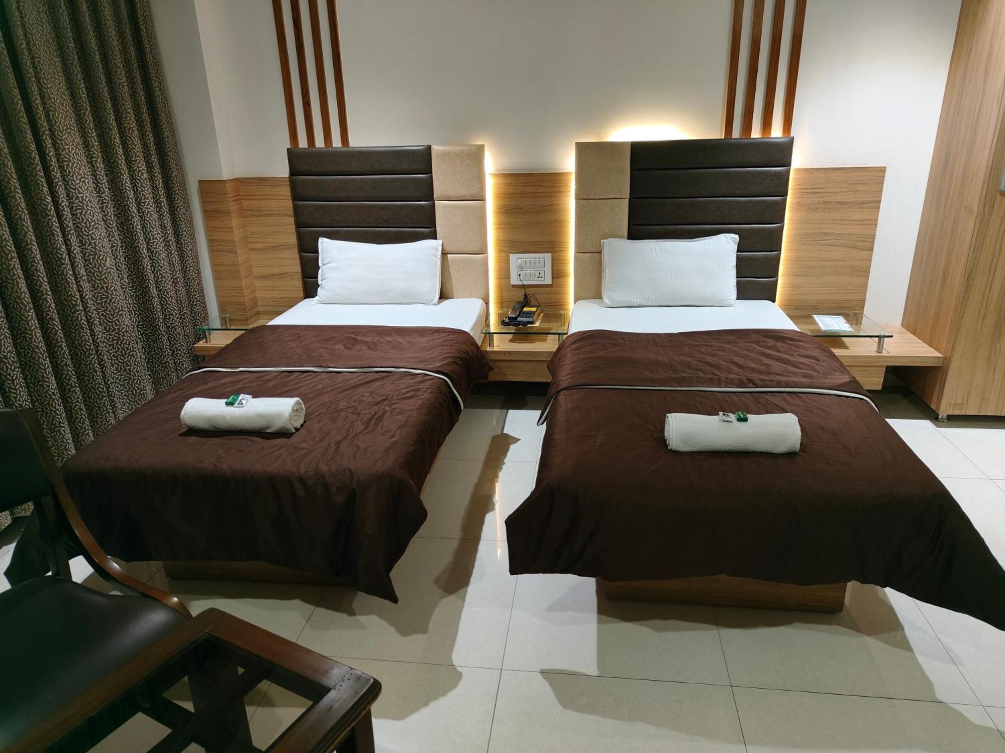 Hotel Sahyog & Rooms Surat Luaran gambar