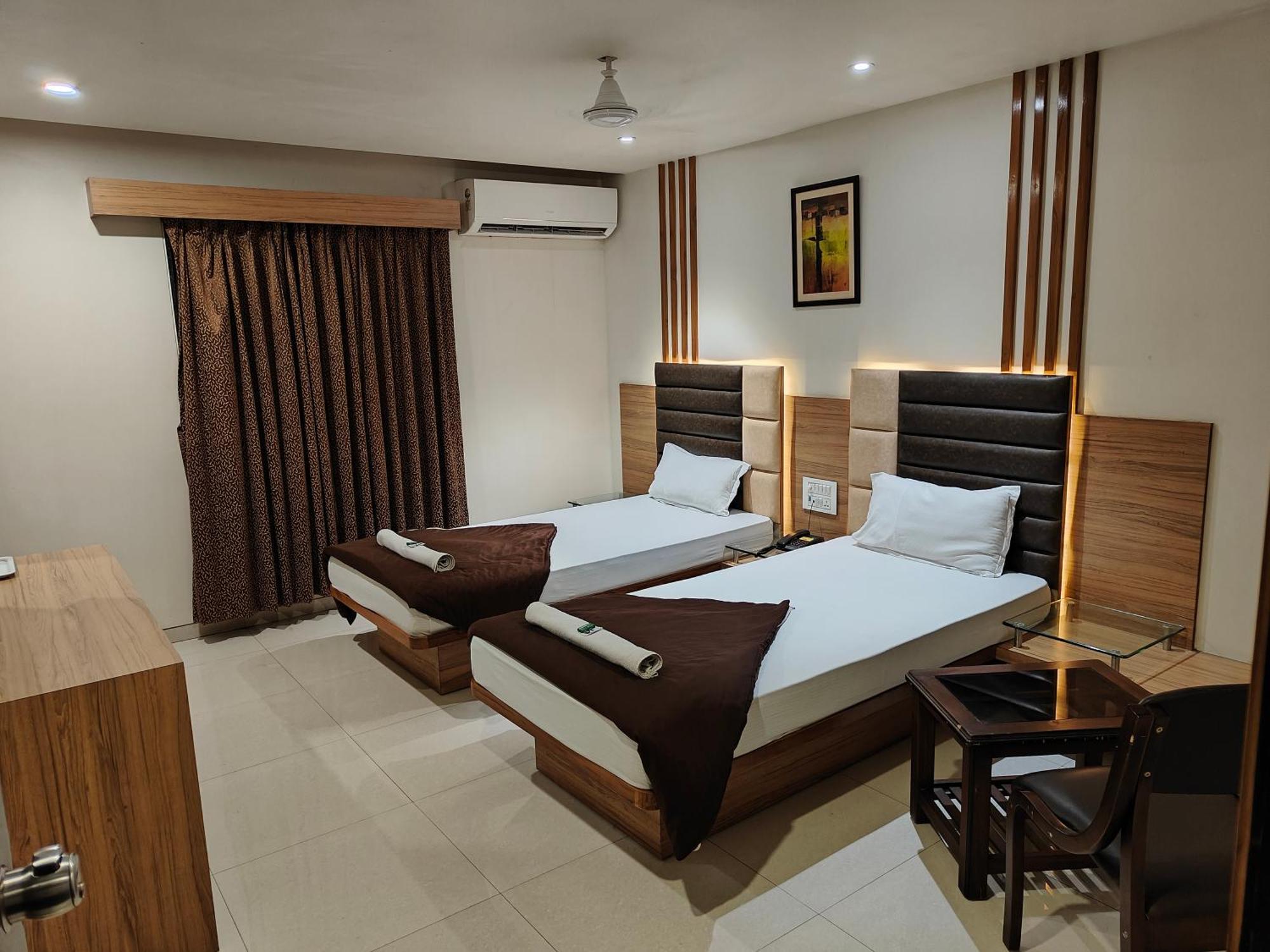 Hotel Sahyog & Rooms Surat Luaran gambar
