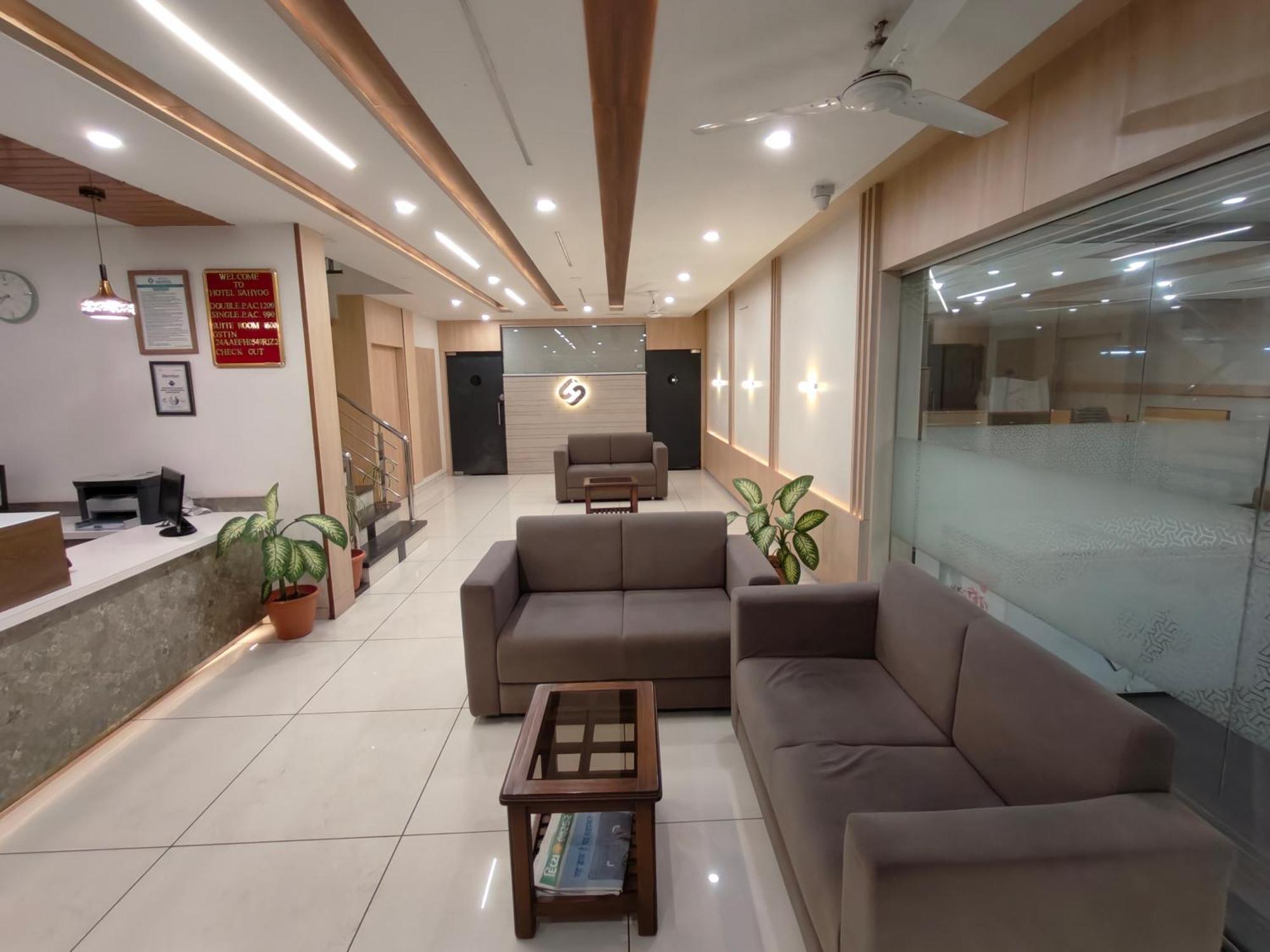 Hotel Sahyog & Rooms Surat Luaran gambar