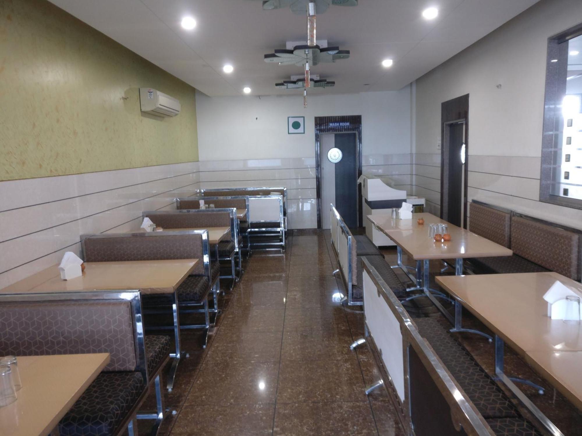 Hotel Sahyog & Rooms Surat Luaran gambar